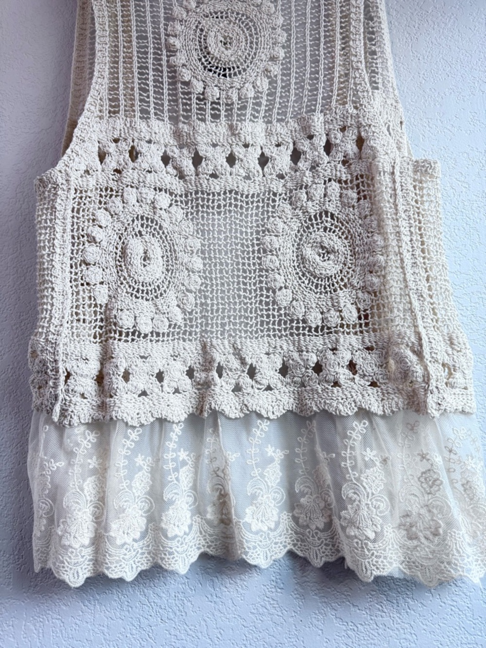 D&Y Nordstrom Rack Brand Beige Crochet Openwork Vest. Size OS. - Picture 14 of 14